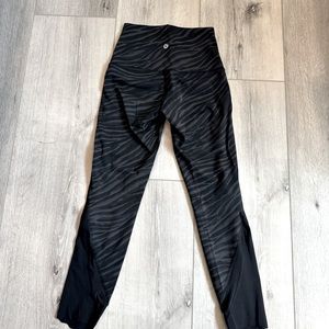 Lululemon align size 2 25’ inseam scallop bottom. Worn once